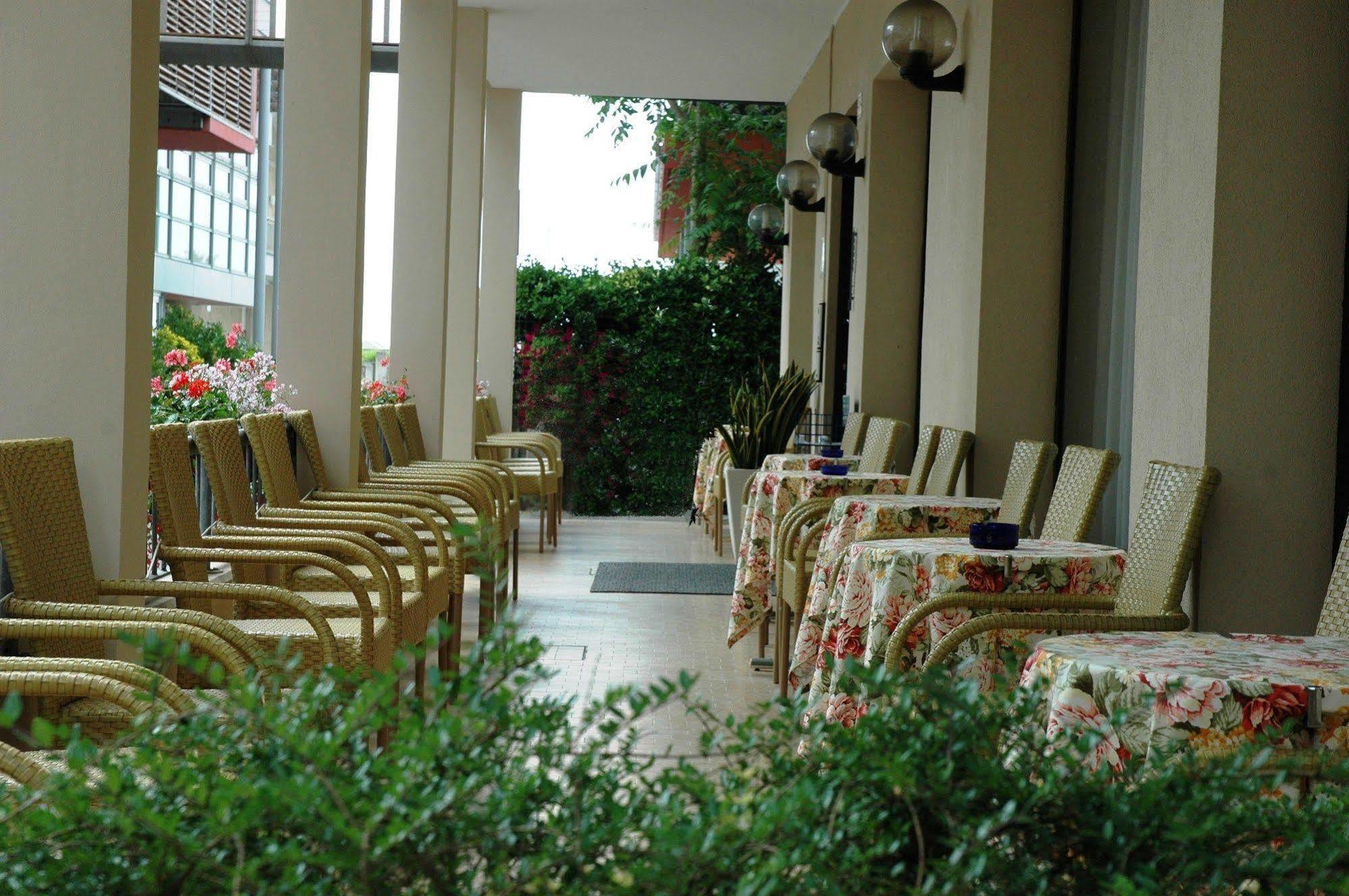 Pensione Villa Joli Lido di Jesolo Exteriör bild